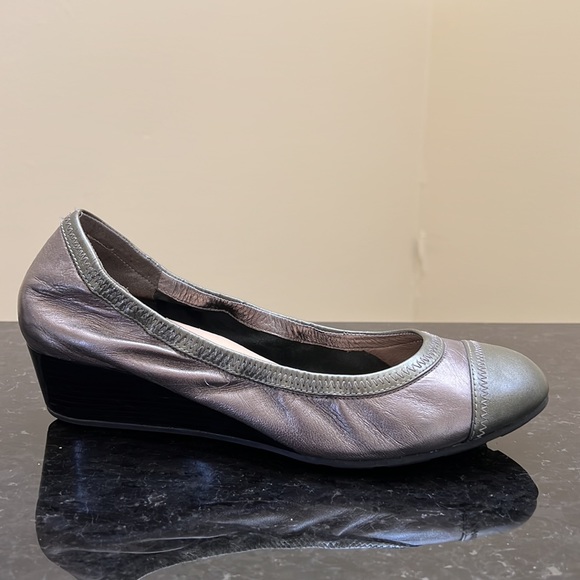 Cole Haan wedge leather shoes. - Picture 3 of 3